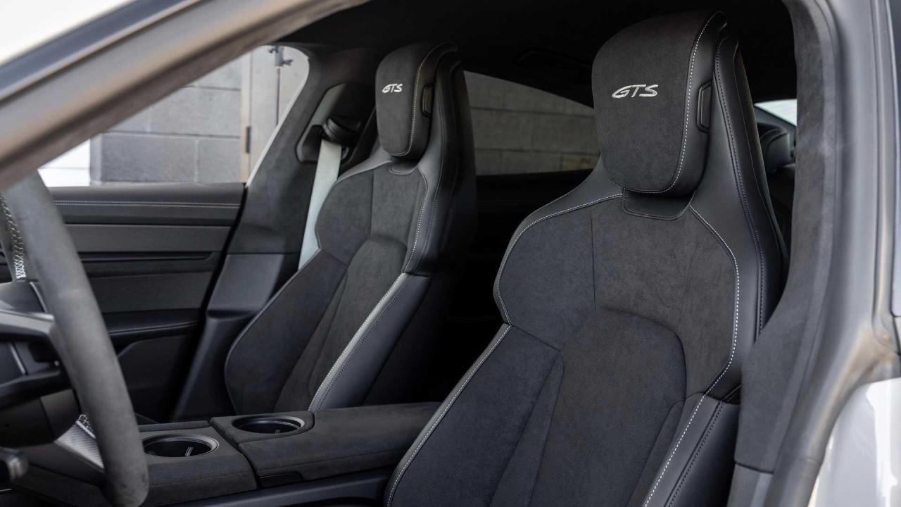 2022-porsche-taycan-gts-sedan (12).jpg