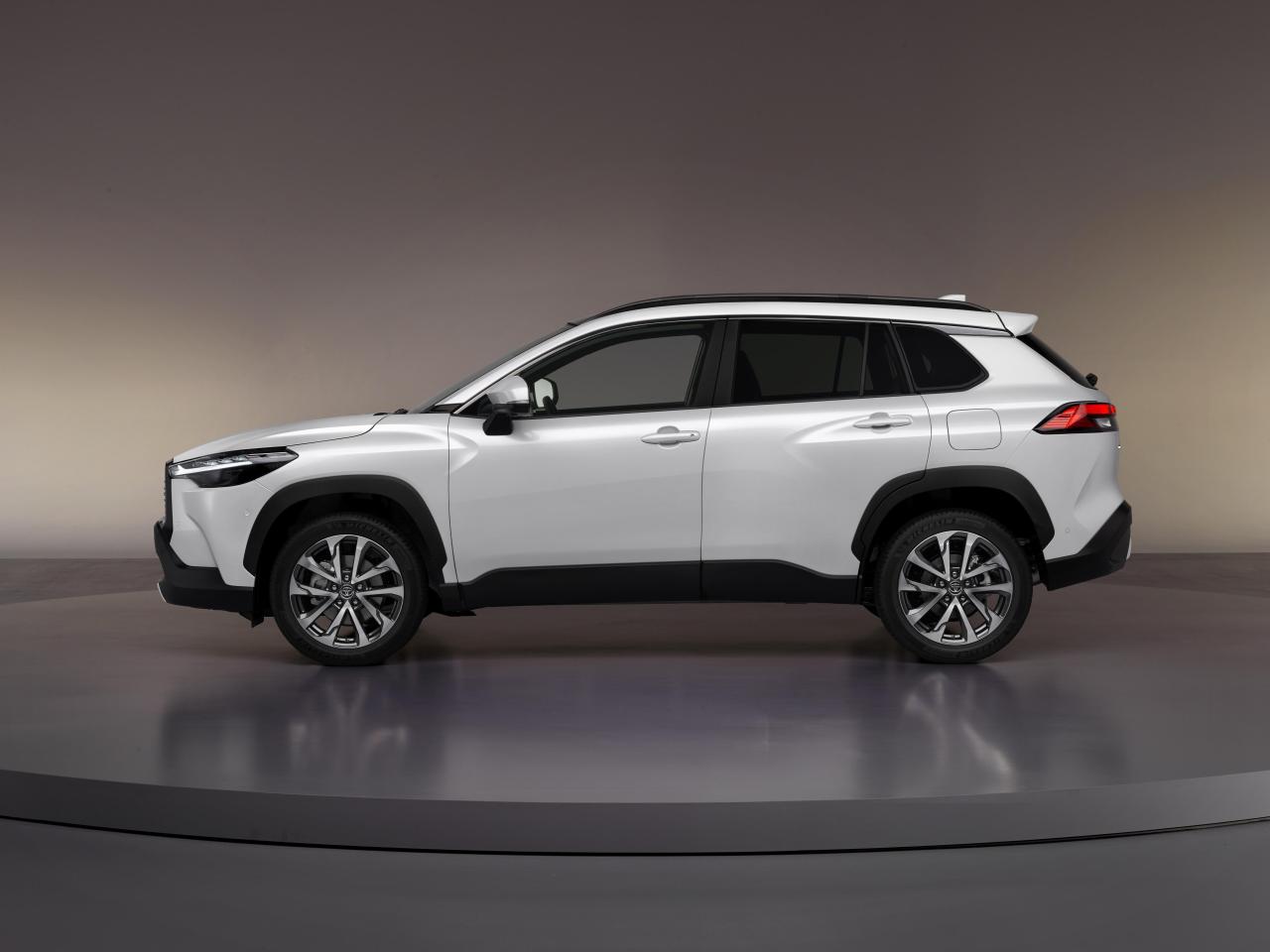 5corollacrosshybrid-2.jpg