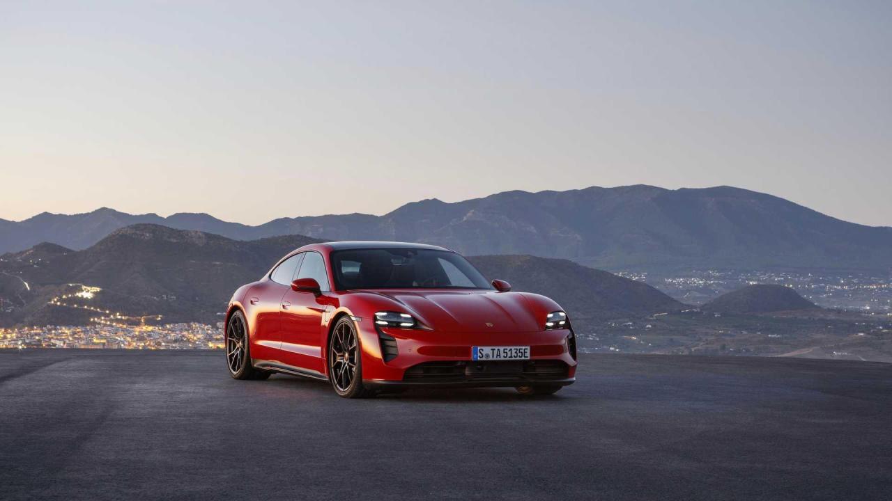 2022-porsche-taycan-gts-sedan (10).jpg
