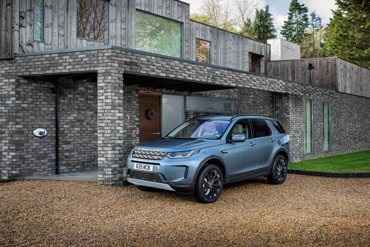 LR_DS_20MY_PHEV_220420_v2_02.jpg