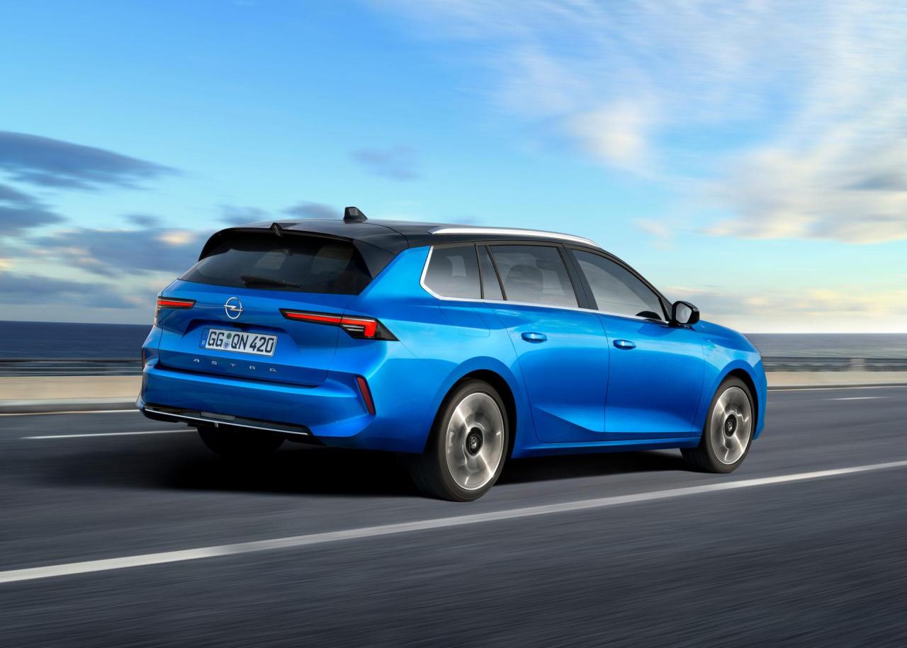 Opel-Astra-Sports-Tourer-4.jpg