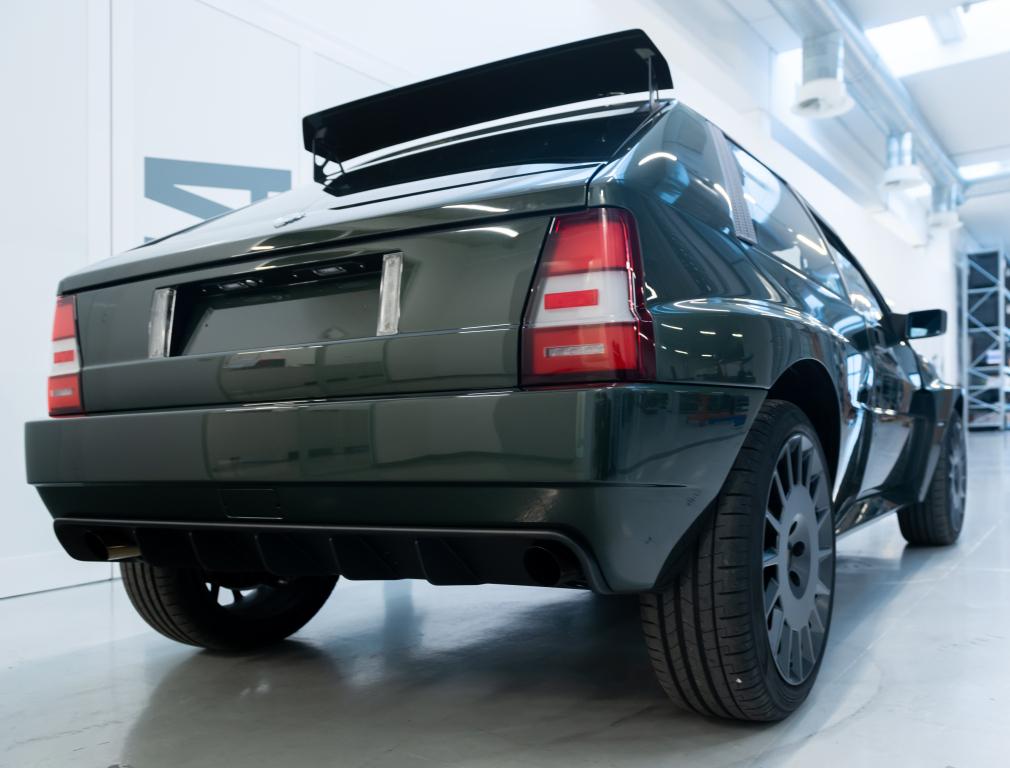 automobili_amos_delta_futurista_628_0000008d0e160ab5.jpg.1ab236478eaceec085c6e2bf208781c4.jpg