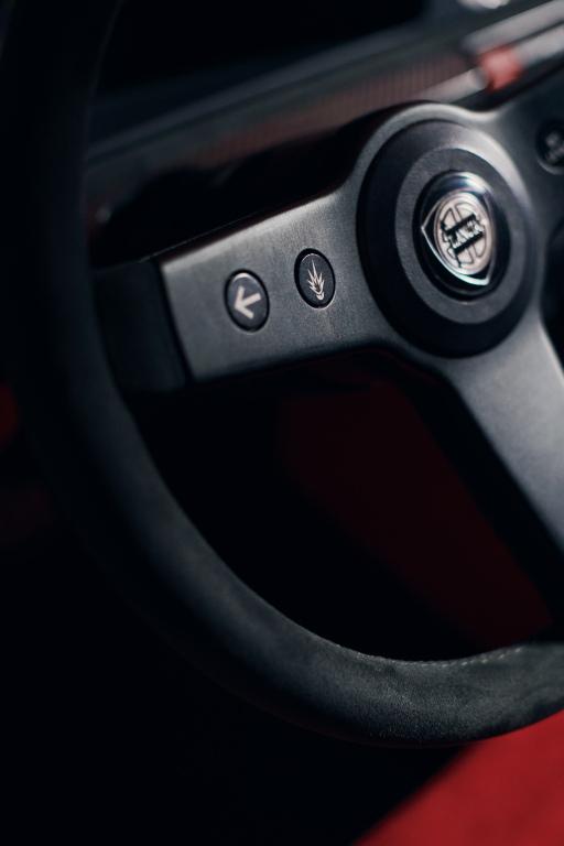 automobili_amos_delta_futurista_75.jpg.35cc62b1730654ba257531b2ab573403.jpg