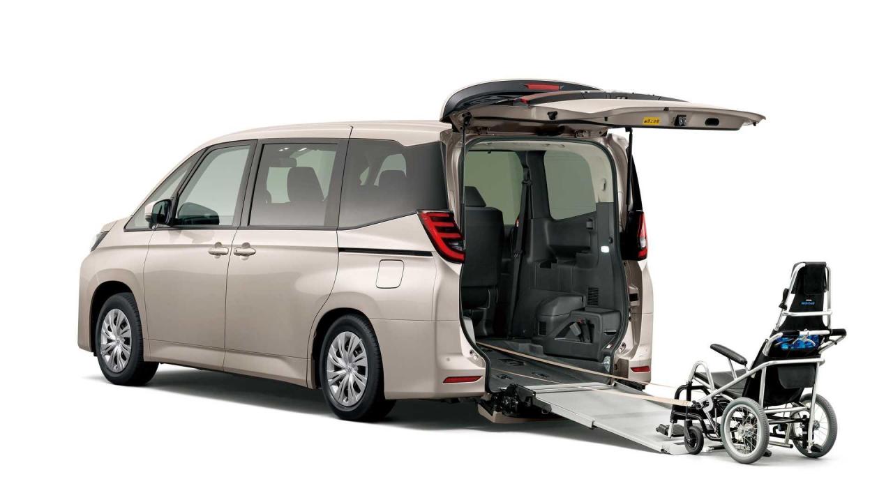 2022-toyota-noah-jdm (7).jpg