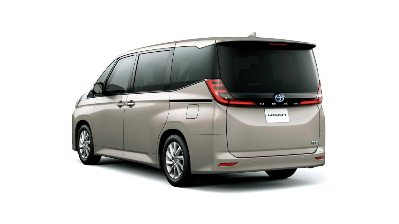 2022-toyota-noah-jdm (6).jpg