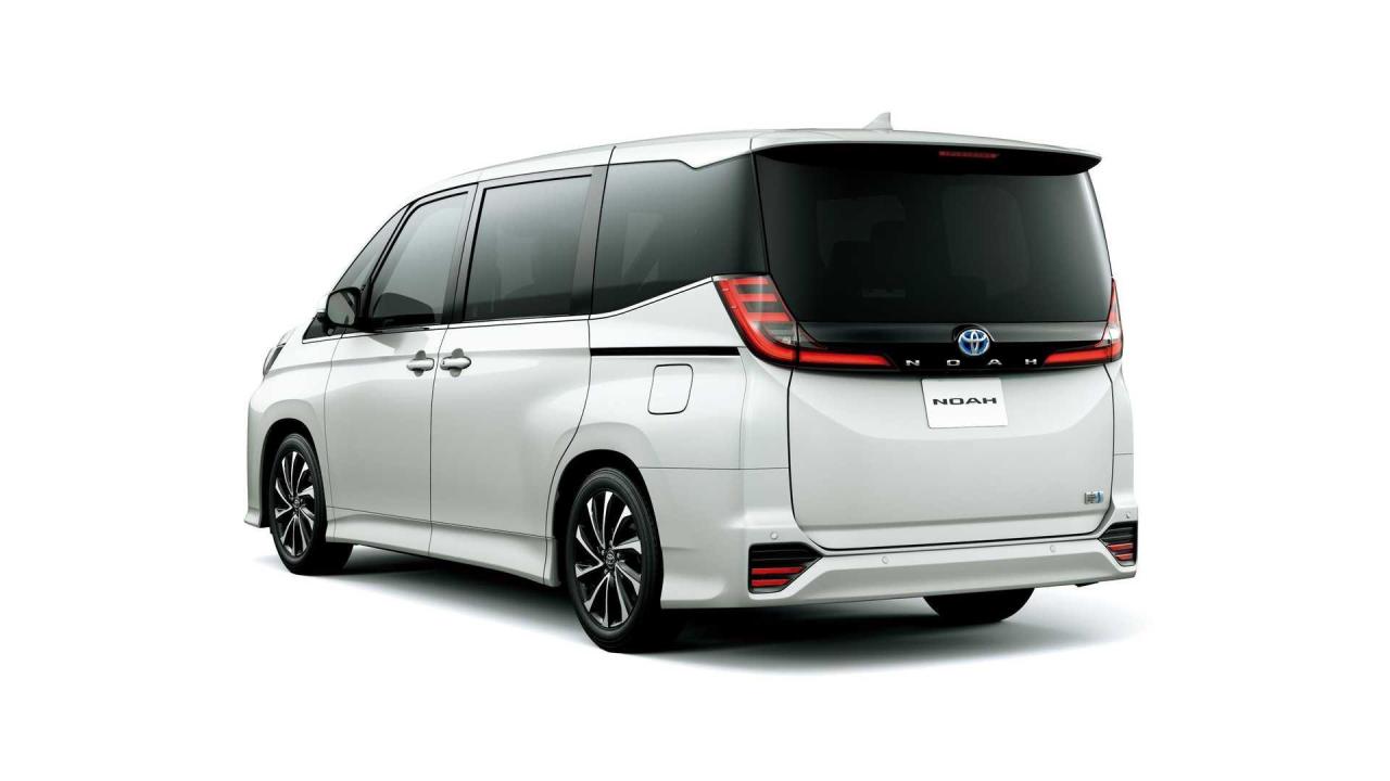 2022-toyota-noah-jdm (5).jpg