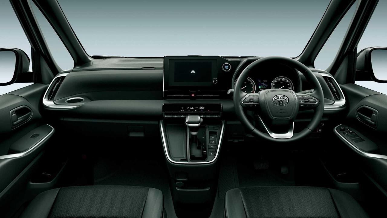 2022-toyota-voxy-jdm (6).jpg