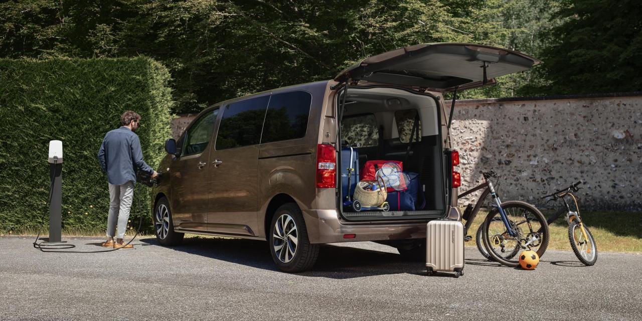 2021-Citroen-E-SpaceTourer-02.jpg