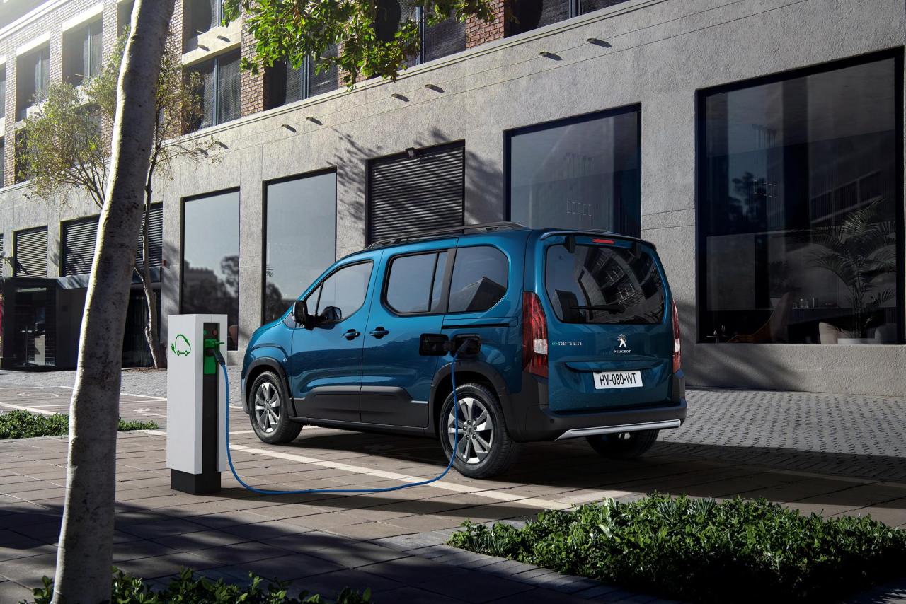 2021-peugeot-e-rifter-electric-minivan-4.jpg