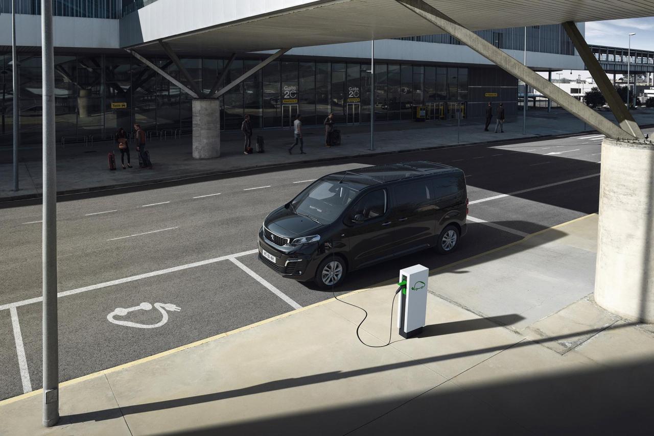 2021-peugeot-e-traveller-6.jpg