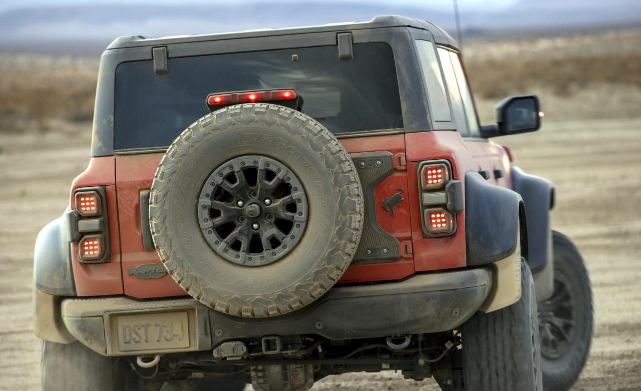2022-Ford-Bronco-Raptor_14-Copy.jpg