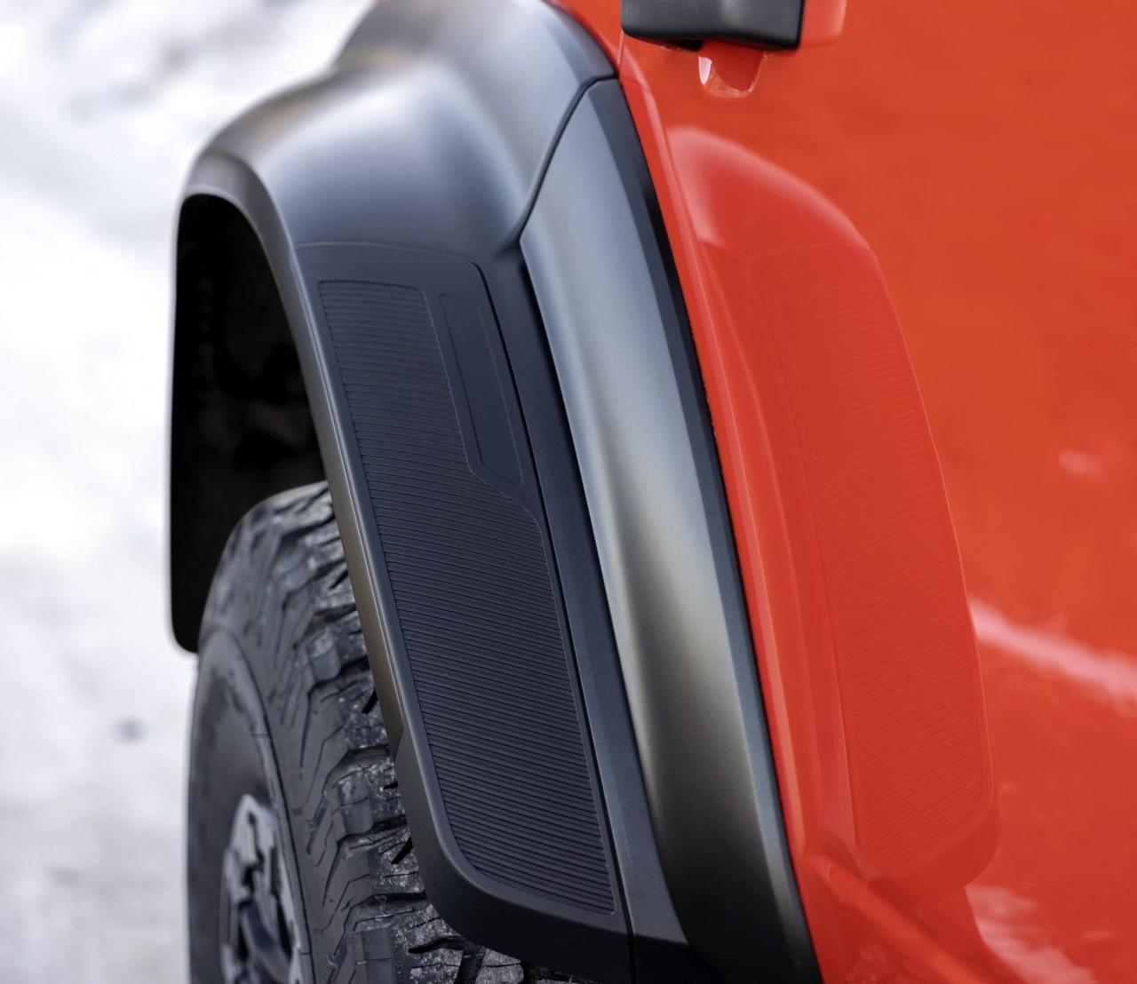 2022-Ford-Bronco-Raptor_details_07-Copy.jpg
