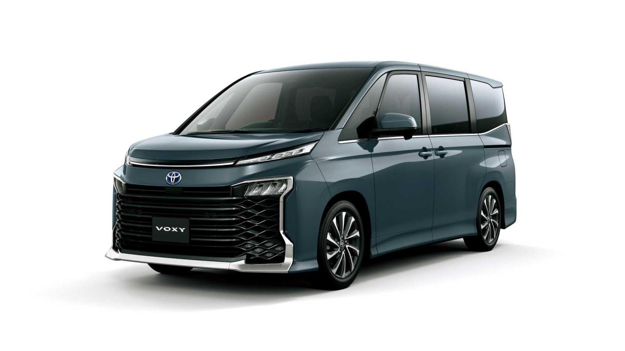 2022-toyota-voxy-jdm.jpg