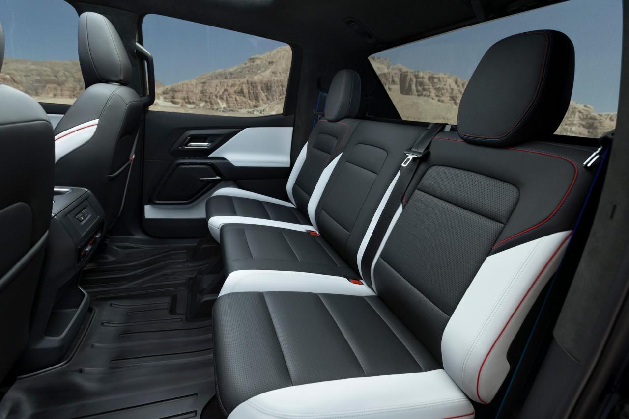 2024-Chevrolet-Silverado-EV-20.jpg