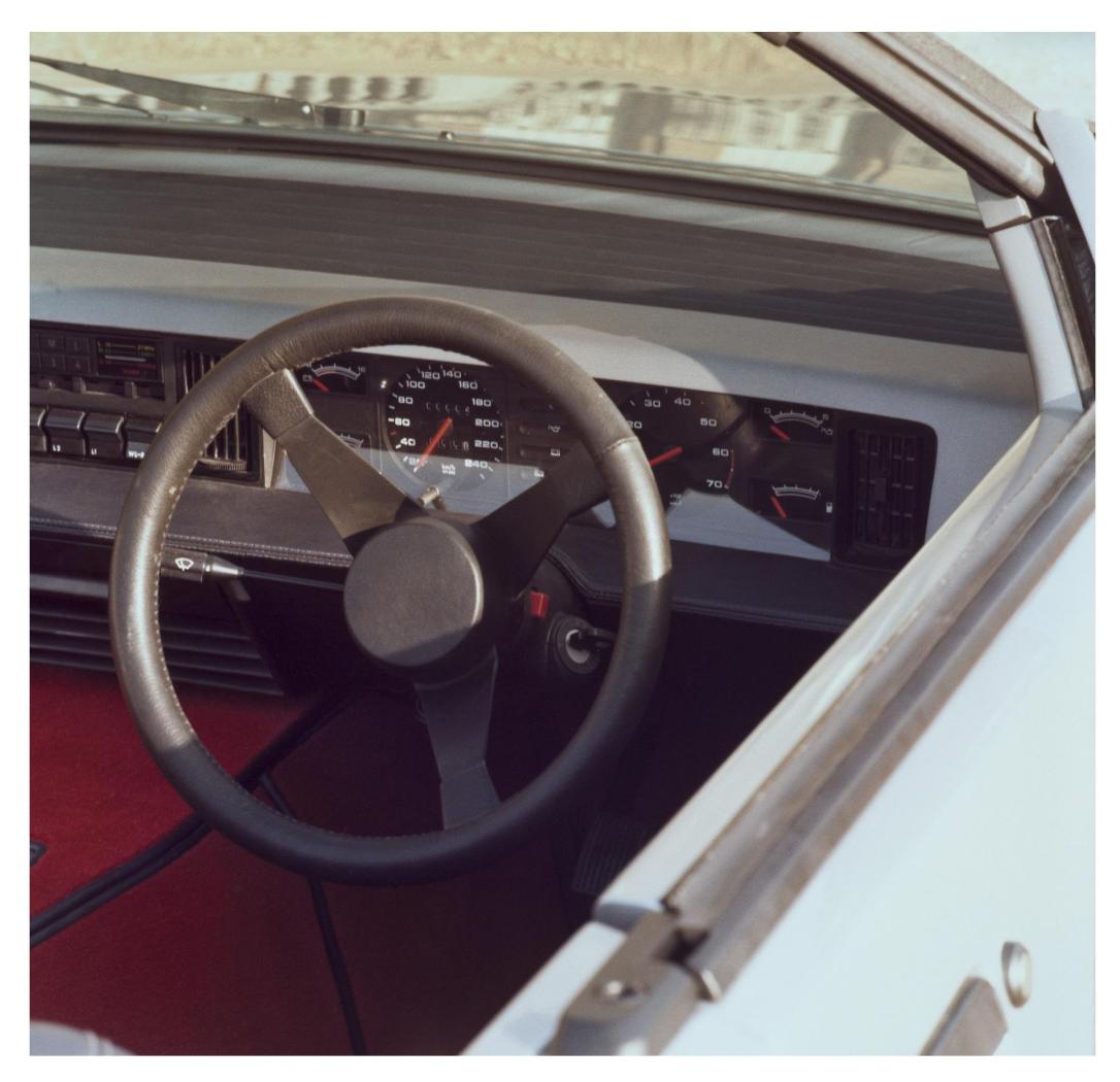 4.vauxhallequusconceptdashboarddasc86a-304gmarchive.thumb.jpg.fc8c03940c602effafff13e2fc63f800.jpg