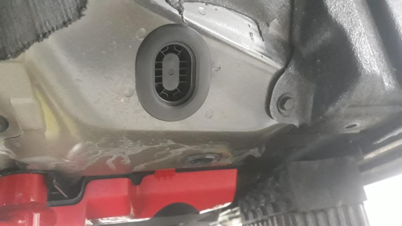 138_Plug Hole.jpg