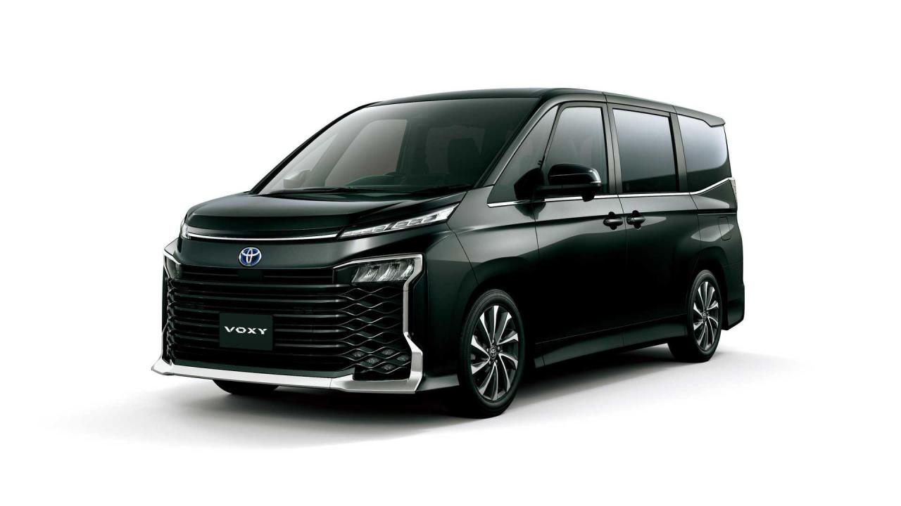 2022-toyota-voxy-jdm (2).jpg