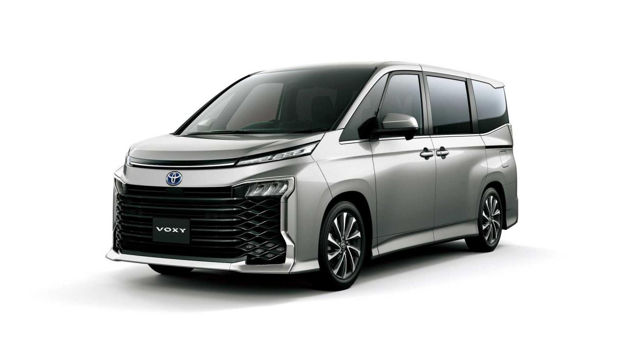 2022-toyota-voxy-jdm (1).jpg