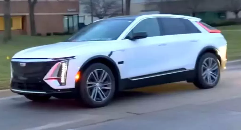 Cadillac-Lyriq-1-Copy-1-1024x555.webp.9eca21cd463894fd984467221fed998a.webp