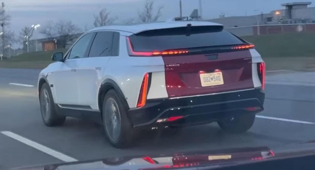 Cadillac-Lyriq-12-Copy.thumb.jpg.e95a45e5834370b4f85c4d112fc68d29.jpg