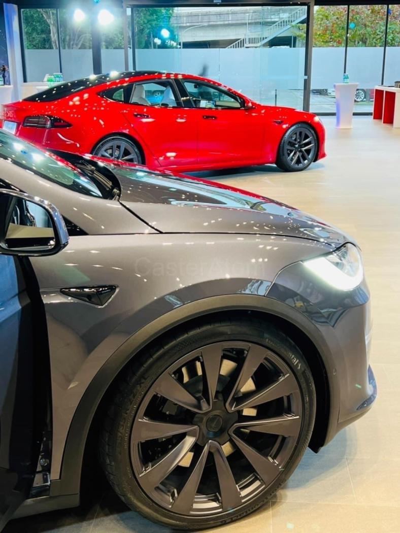 New-Tesla-Model-S-5.thumb.jpg.feeb35f666c1c62a76ab1f0128cda829.jpg