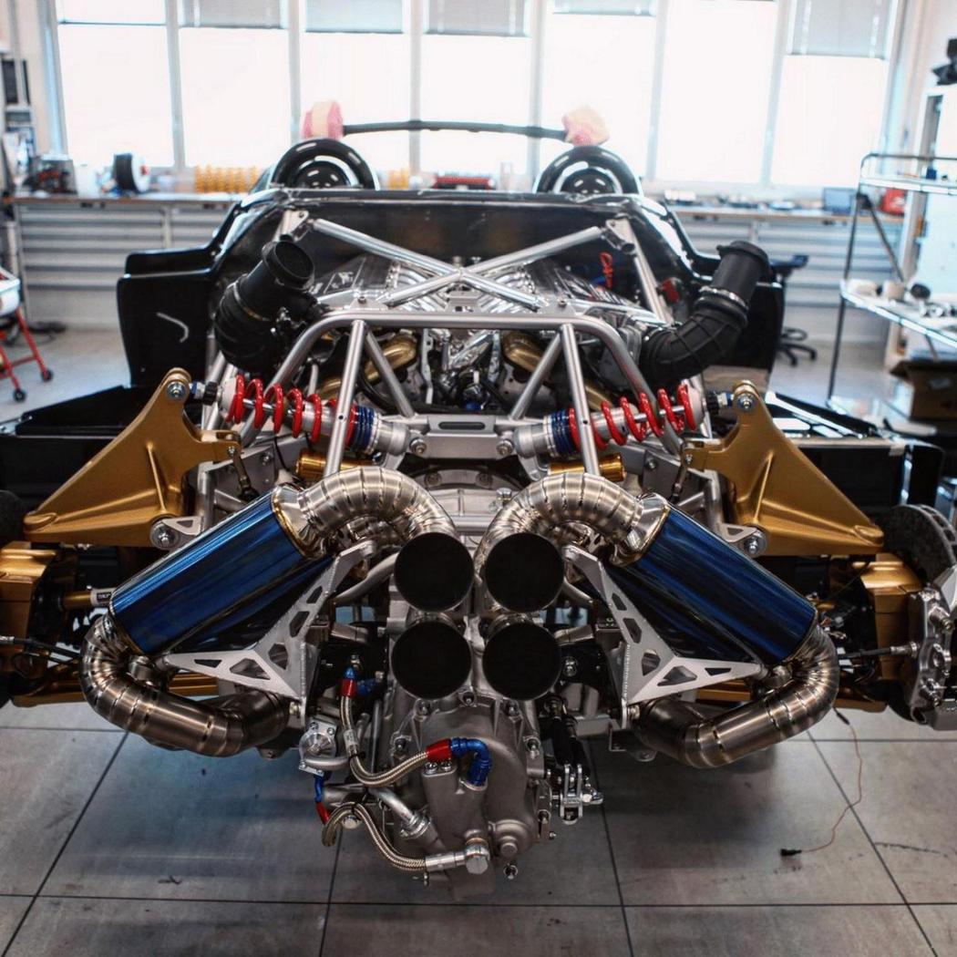Pagani-Zonda-760-Series-Roadster-teaser-by-LMM-Design-2.thumb.jpg.02a24fbdac90ba54b3cb430b094d4ad1.jpg