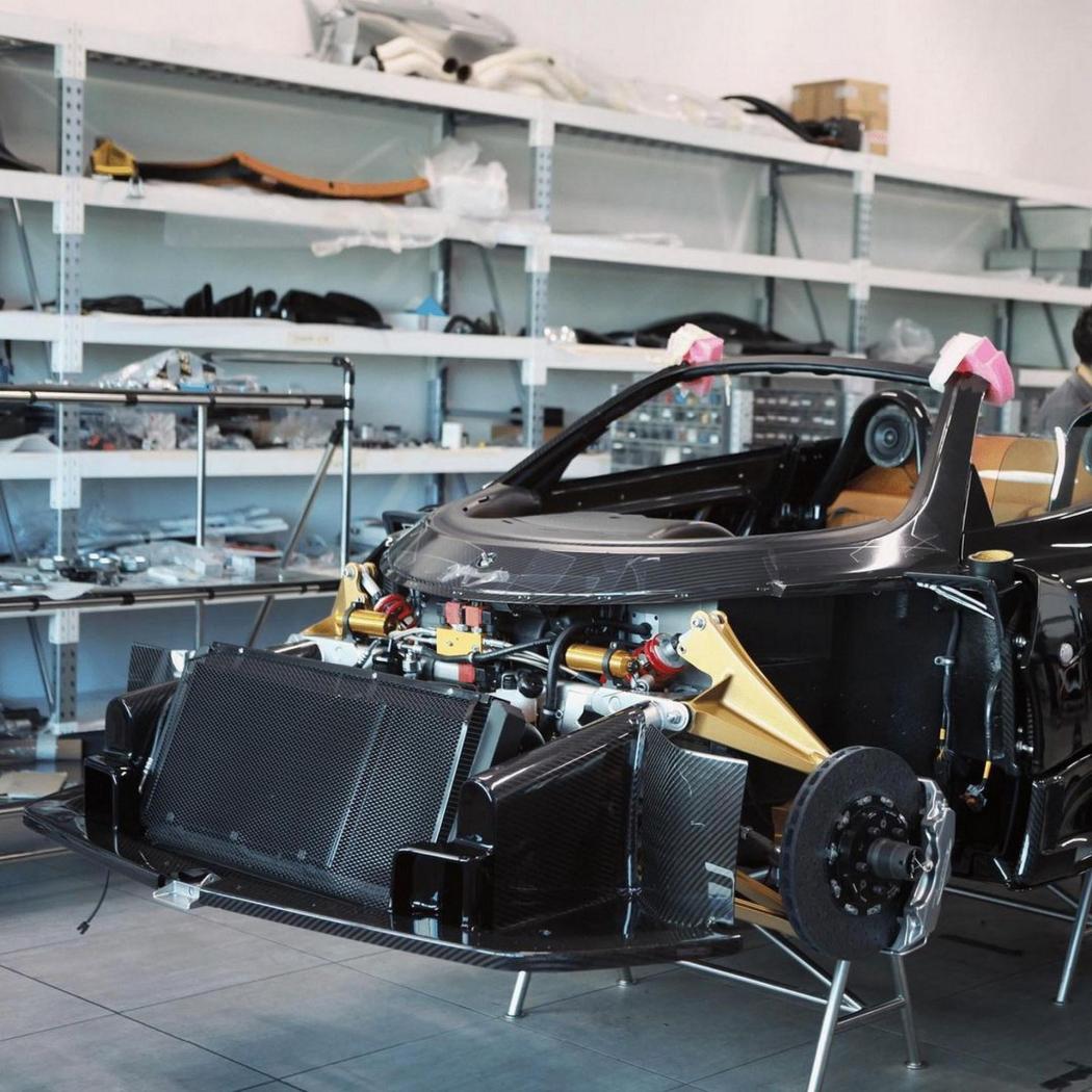 Pagani-Zonda-760-Series-Roadster-teaser-by-LMM-Design-6.thumb.jpg.bd493822289e11ad4a6bcf61b04b6ad8.jpg