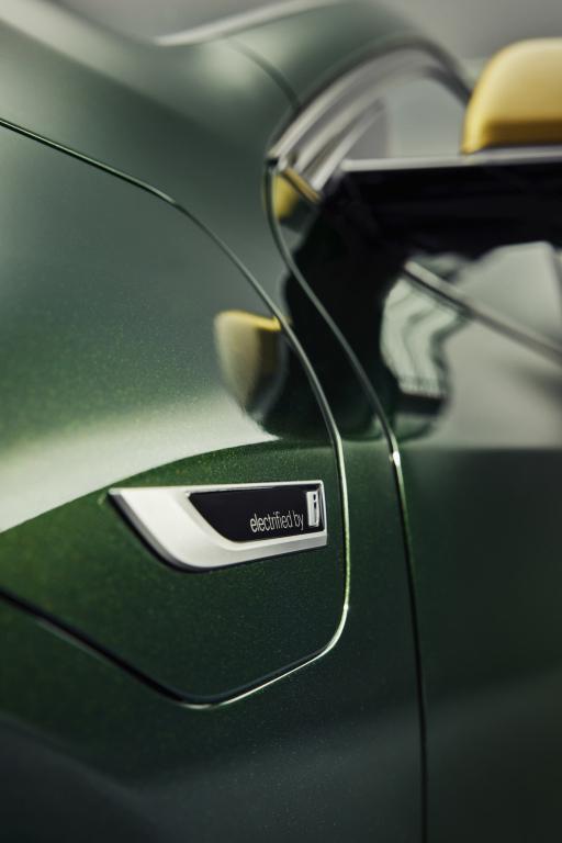 bmw_x2_edition_goldplay_4.jpg.1e29ebba9382acb5fcc4fb08a954a06f.jpg