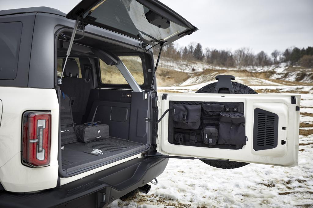 ford_bronco_pope_francis_center_first_edition_3.jpg.ad7865766639553b6a228c6fa22e9520.jpg