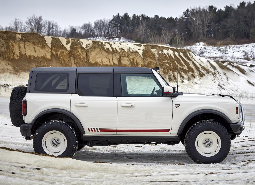 ford_bronco_pope_francis_center_first_edition_6_02e30233148c0ee3.jpg.e6117b2d2b989dbf79268b08fbccf007.jpg