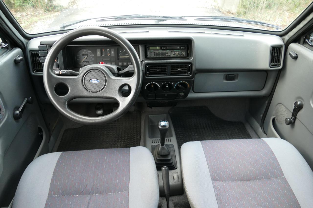 ford_fiesta_mk2_plancia_lusso.thumb.jpg.3c51270009270d4c721bcdae253bf2e7.jpg