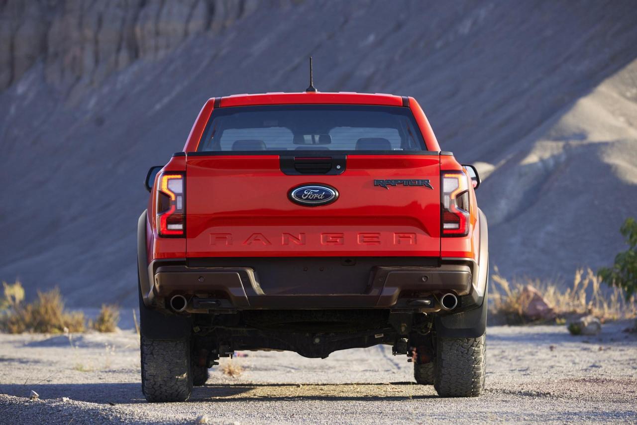 2022-Ford-Ranger-Raptor-10.jpg