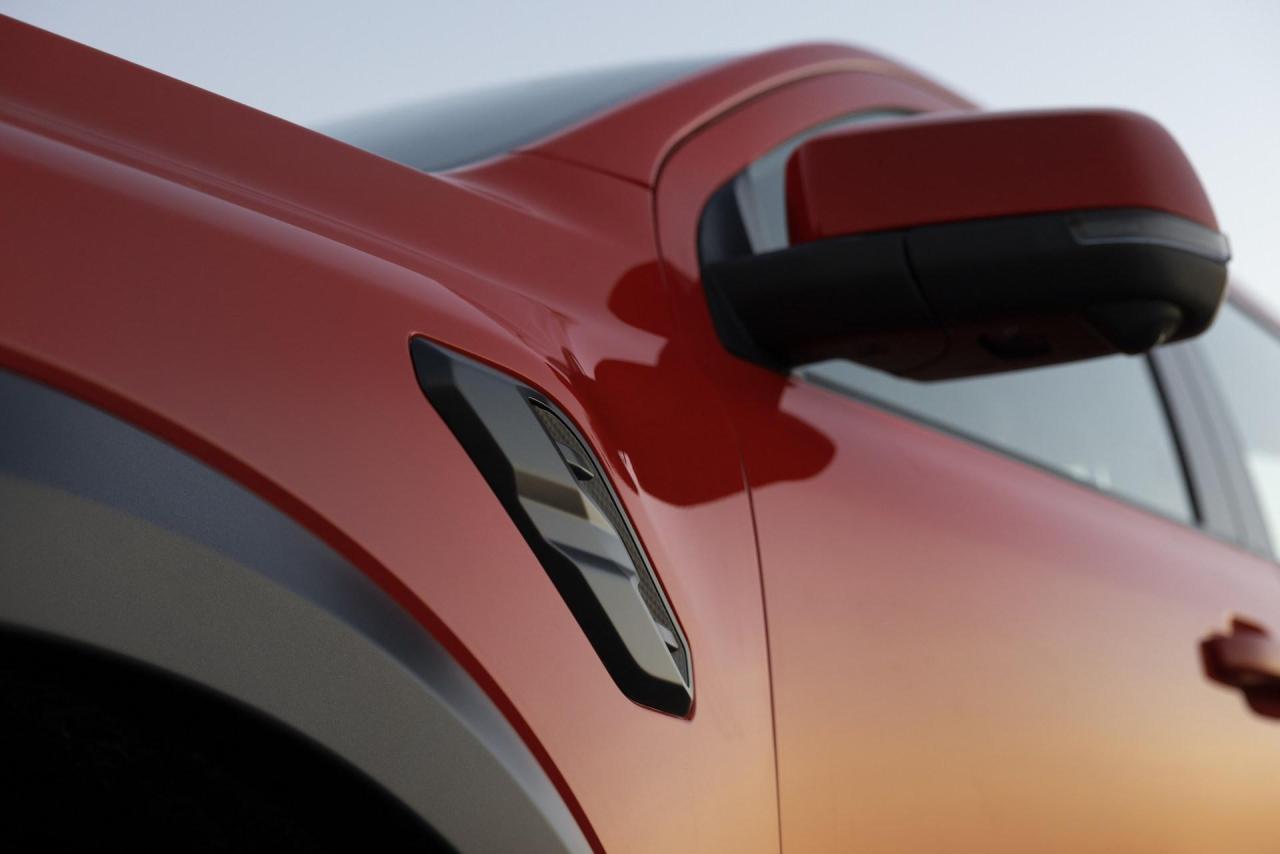 2022-Ford-Ranger-Raptor-13.jpg