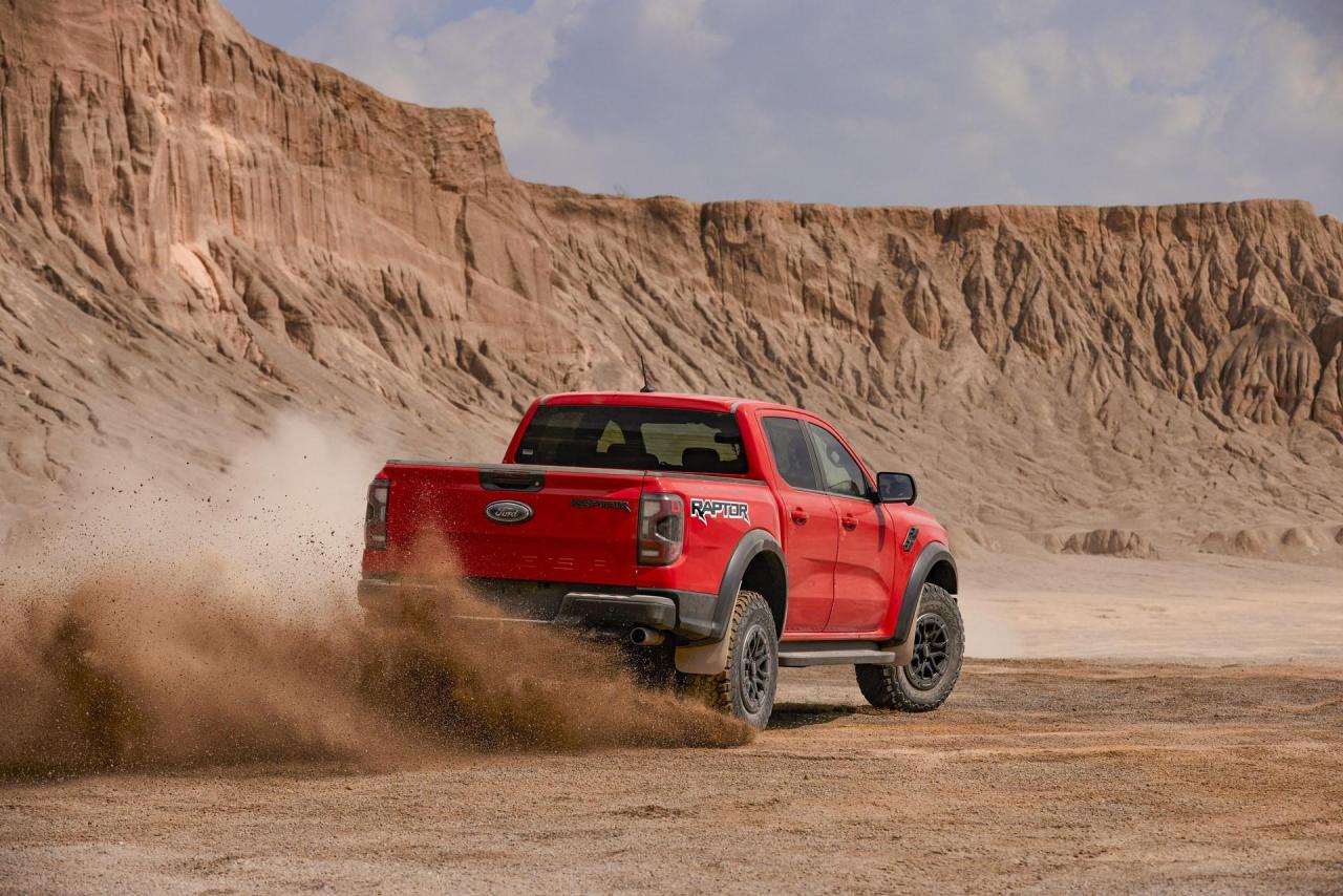 2022-Ford-Ranger-Raptor-4.jpg
