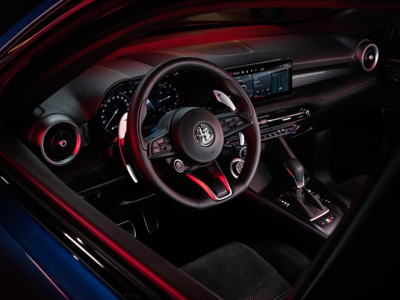 2023-Alfa-Romeo-Tonale_-13.thumb.jpg.9fbaff3d8c963c07ac255840fc4a2c86.jpg