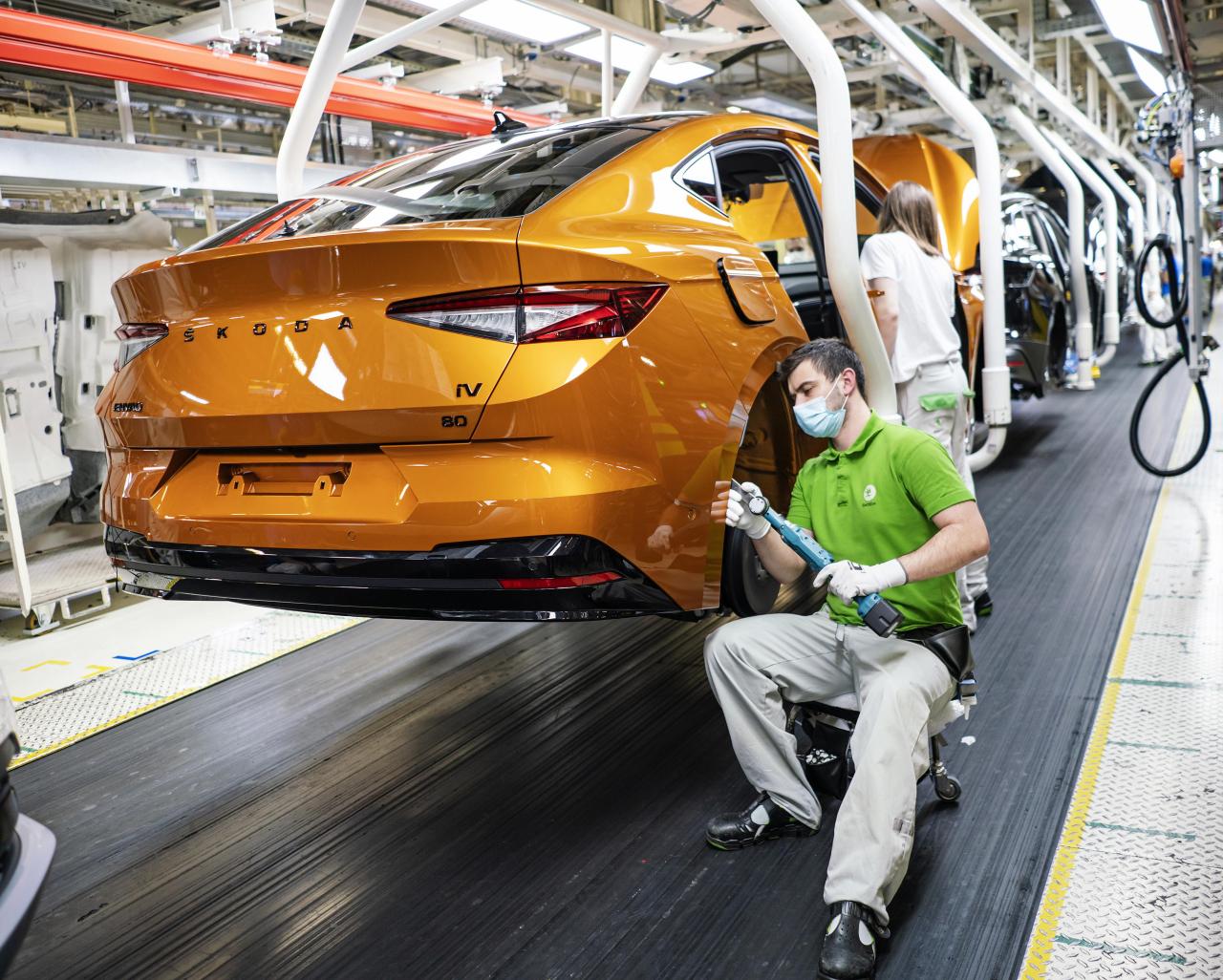 220214-skoda-enyaq-coupe-iv-production-2_.thumb.jpg.0f40c0d54224a5b981554854f39e8447.jpg