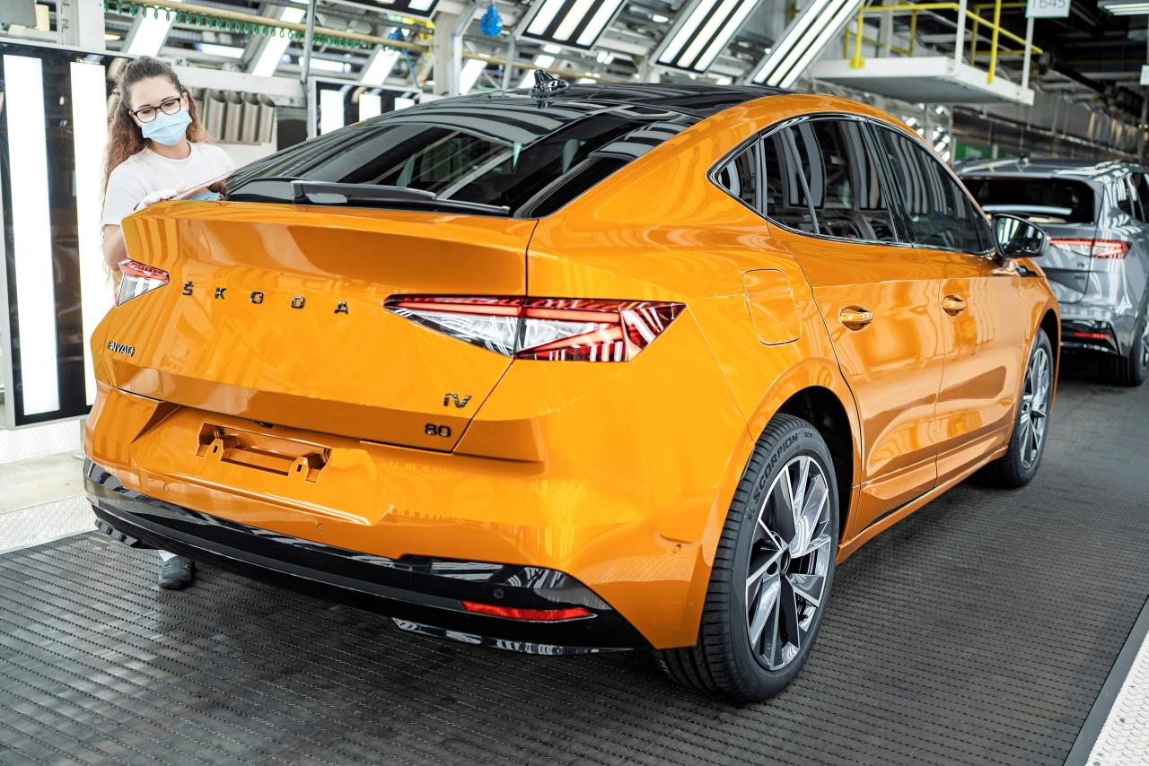 220214-skoda-enyaq-coupe-iv-production-3_.thumb.jpg.cf720dc4b66acf9b356a47ff7bc68ab3.jpg