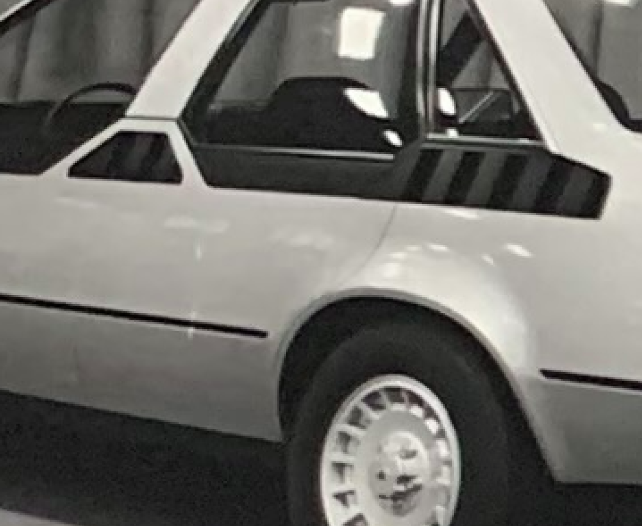 Ford_Granada_maquette_Ghia_1981_rear-door.thumb.png.7aeb11242a991a5dd4bde840998a934f.png