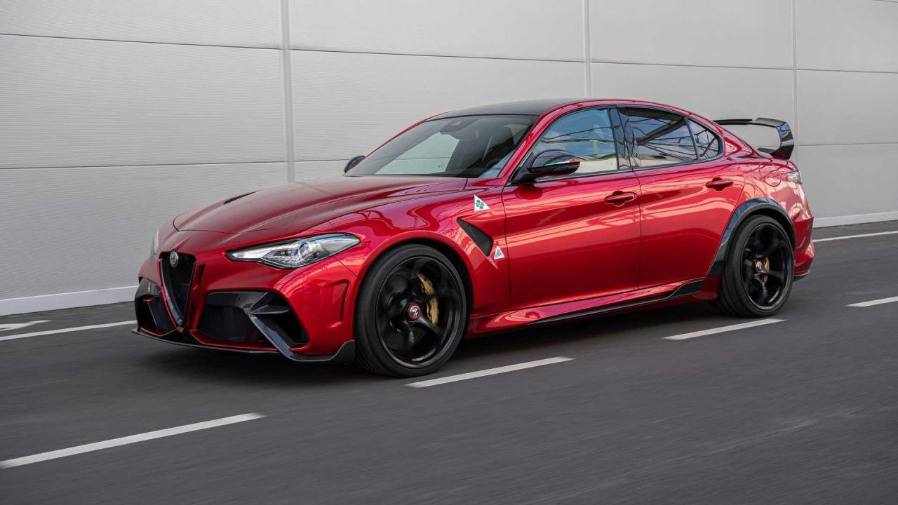alfa-romeo-giulia-gtam-2.thumb.jpg.ee3517bfeb628a0b82ebeaffad3f7d87.jpg