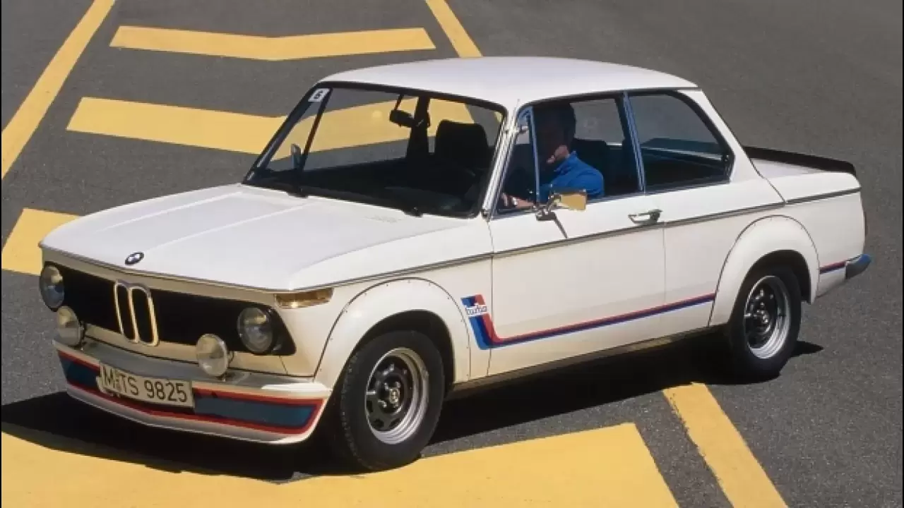 copertina-bmw-2002-turbo-licenza-duccidere.webp