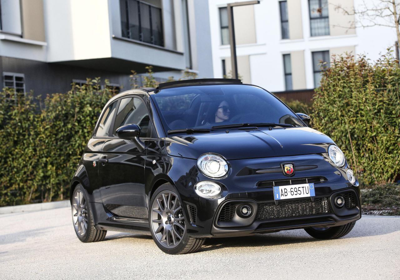 1438611714_NewAbarth695Turismo(7).thumb.JPG.07c6b581c17099808ffffc75eeed614c.JPG