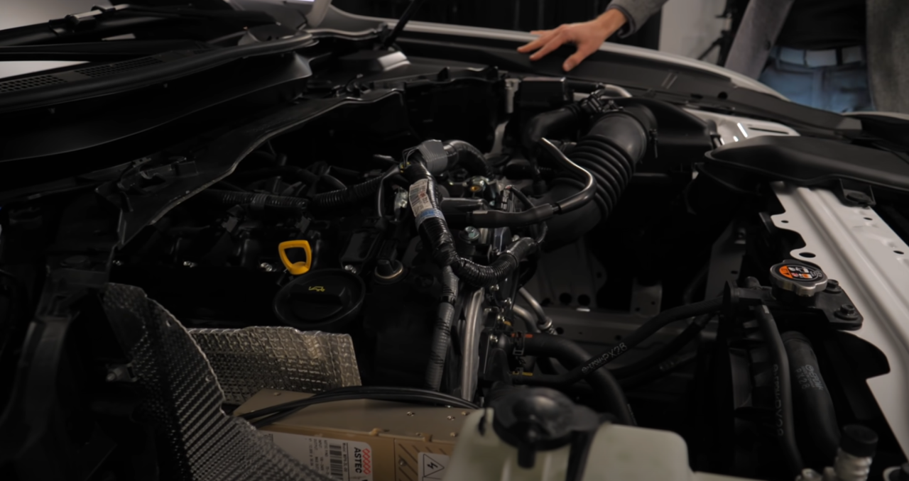 Mazda Cx-60 vano motore - motor bay (1).png