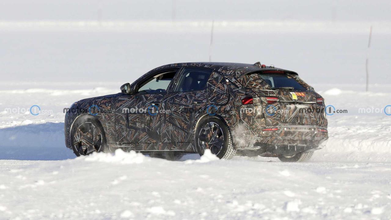 2023-maserati-folgore-grecale-spy-photo (17).jpg