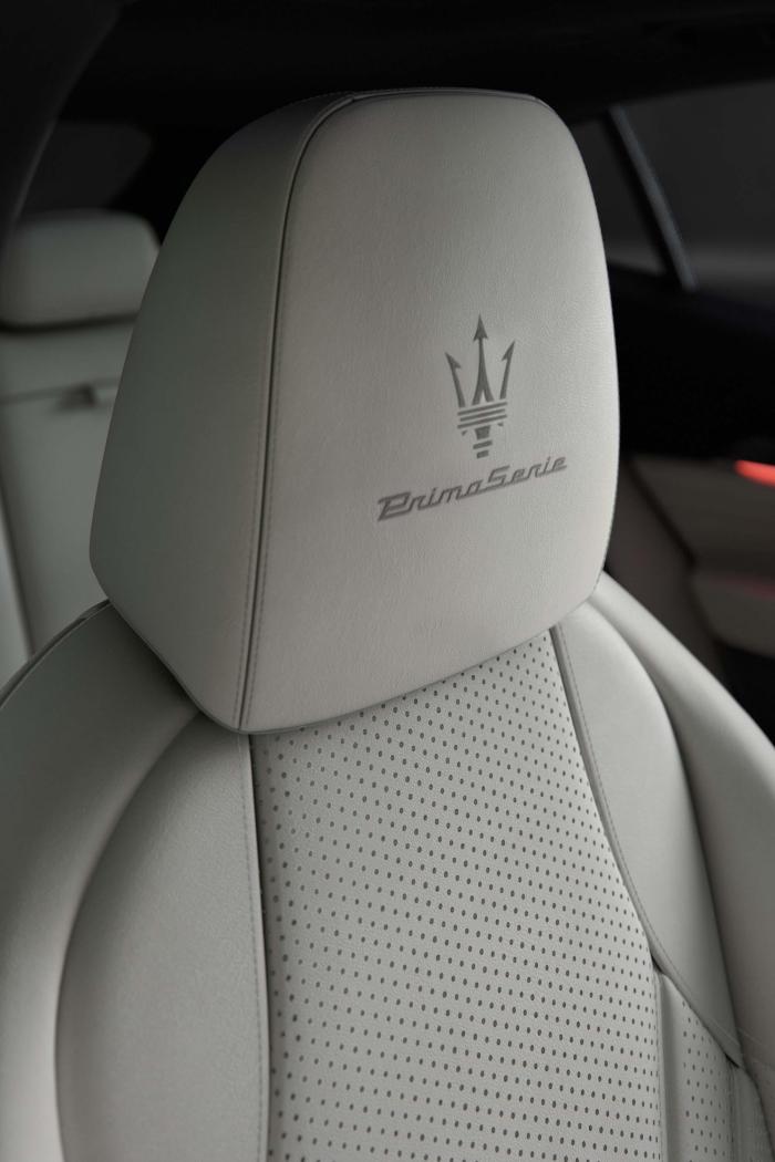 19106-MaseratiGrecaleModena-PrimaSerie.thumb.jpg.cb39a23458eab14a1010ae700e879e7e.jpg