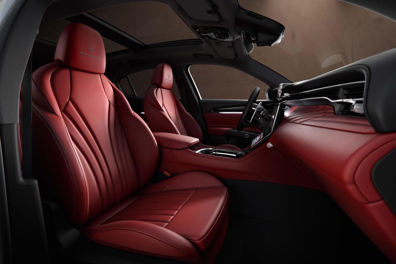 19110-MaseratiGrecaleGT-PrimaSerie.thumb.jpg.af4ff906d5829386af8d9e6a247f0cf4.jpg