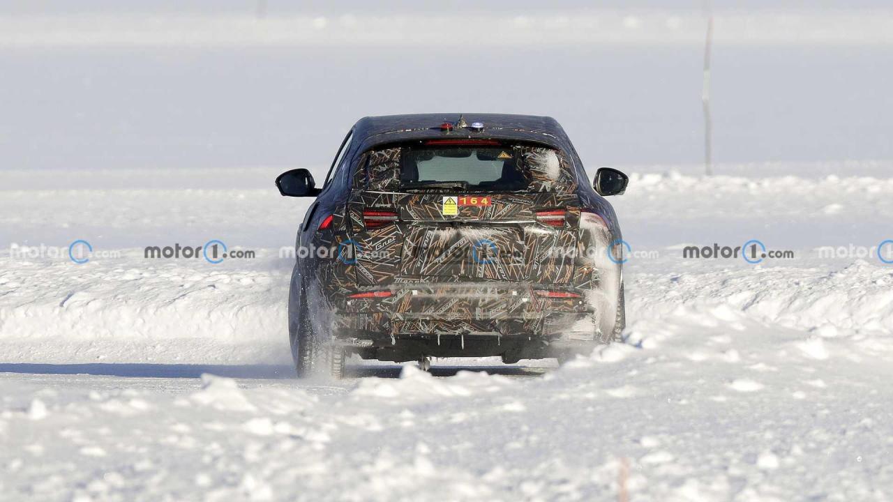 2023-maserati-folgore-grecale-spy-photo (13).jpg