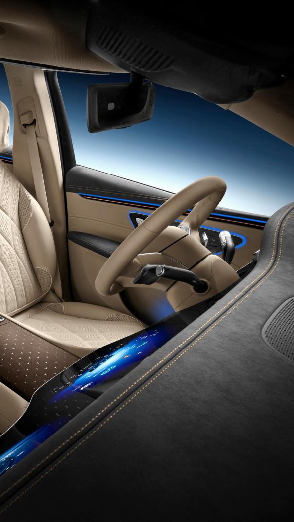 2023-Mercedes-EQS-SUV-00035.jpg