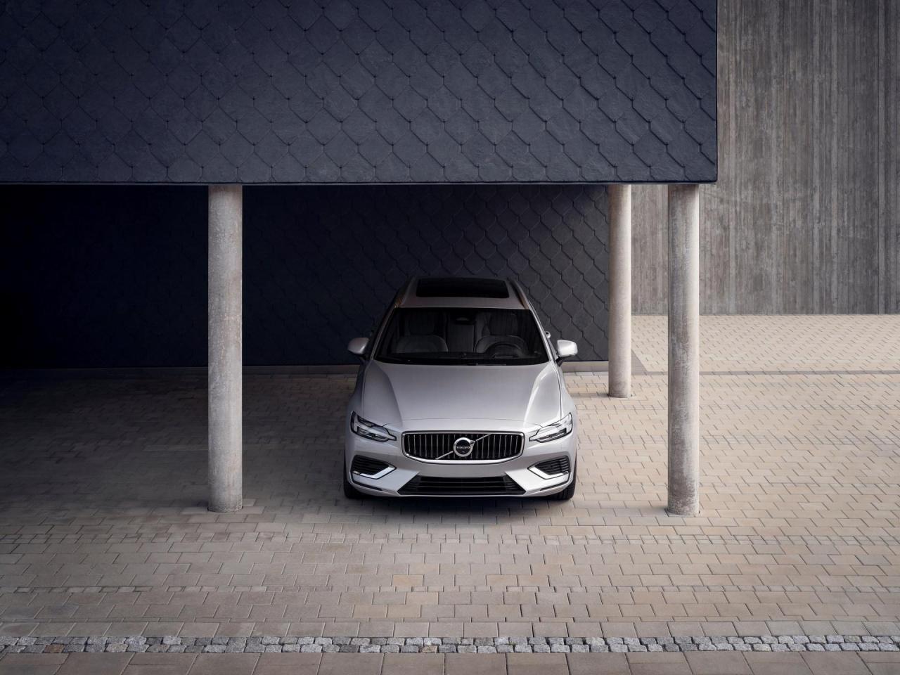 2023-Volvo-V60-Recharge-T8-9.jpg