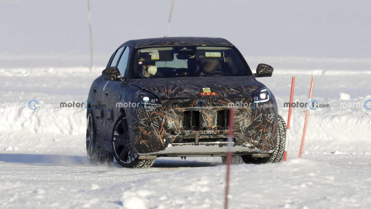 2023-maserati-folgore-grecale-spy-photo.jpg
