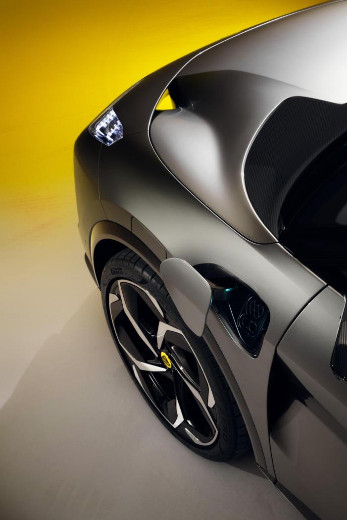 2024-Lotus-Eletre-00005.jpg